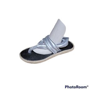 Nalha Fabric Flip Flops. Size 8.